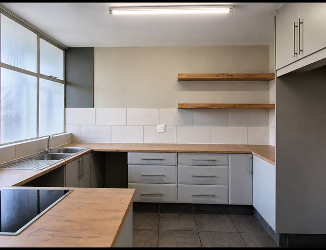 2 BEDROOM FLAT FOR SALE IN THREE RIVERS PROPER